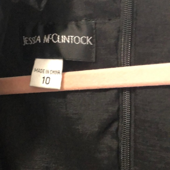 LBD with floral accent - Picture 4 of 5